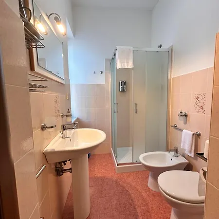 住宿加早餐酒店 Dora 2,0 3*