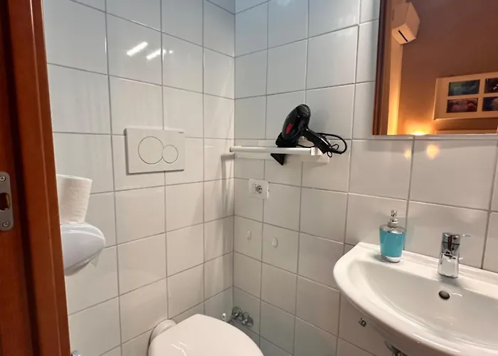 Dora 2,0 Frühstückspension 3*